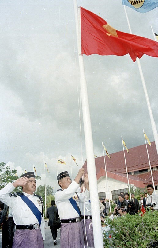 Lễ kết nạp Việt Nam là thành viên chính thức thứ 7 của Hiệp hội các Quốc gia Đông Nam Á (ASEAN), ngày 28/7/1995 tại Thủ đô Bandar Seri Begawan (Brunei). (Ảnh: Trần Sơn/TTXVN)