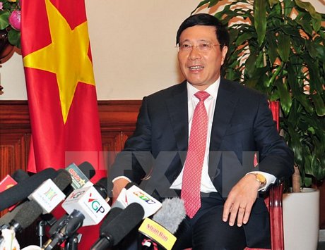 Phó Thủ tướng, Bộ trưởng Ngoại giao Phạm Bình Minh trả lời phỏng vấn phóng viên các cơ quan thông tấn báo chí Việt Nam. (Ảnh: Nguyễn Khang/TTXVN)