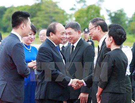 Lễ tiễn Thủ tướng Nguyễn Xuân Phúc và Phu nhân tại sân bay quốc tế Nakhonphanom. (Ảnh: Thống Nhất/TTXVN)