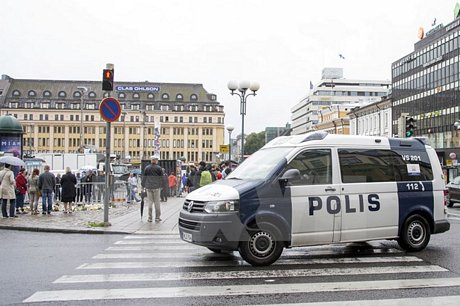 Cảnh sát Phần Lan tuần tra tại Turku ngày 19/8, một ngày sau vụ tấn công. (Nguồn: EPA/TTXVN)