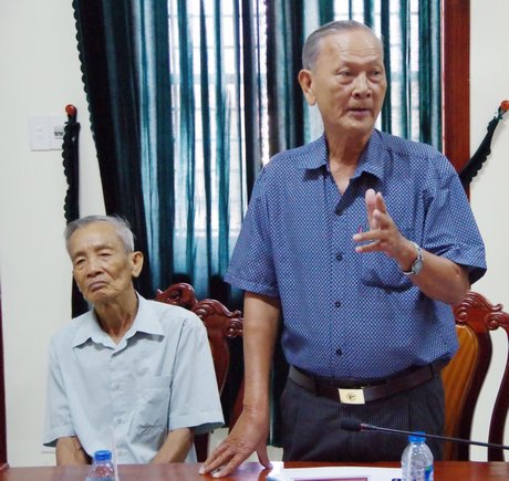 Đại biểu cho ý kiến về thành tích của Thiếu tướng Lê Quang Viễn và Đại tá Nguyễn Quốc Dũng.