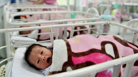 Trẻ sơ sinh sinh vào đầu tháng 10-2017 tại Bệnh viên phụ sản Hùng Vương, TP.HCM - Ảnh: DUYÊN PHAN