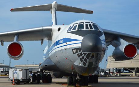 Với nhiệm vụ cứu hỏa, Il-76 có thể lắp thêm hai bình chứa nước hai bên sườn, mỗi bình chứa tới 21 tấn.