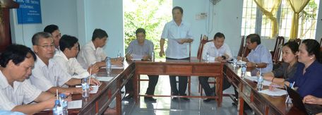 Phó Chủ tịch Thường trực HĐND tỉnh- Bùi Văn Nghiêm làm trưởng đoàn đến giám sát dự án xây dựng Đường tỉnh 907 qua xã Trung Chánh (Vũng Liêm).