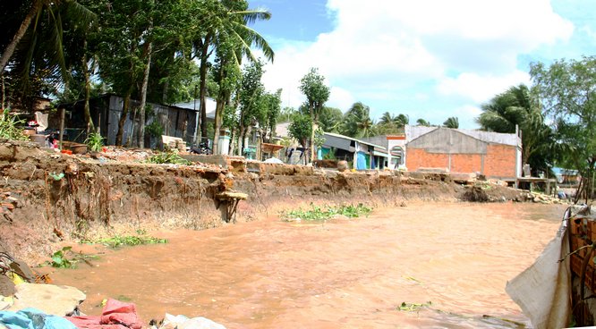 Vụ sạt lở ở phường Thành Phước, TX Bình Minh là hồi chuông cảnh báo về những mối nguy hiểm đối với cư dân ở ven sông.
