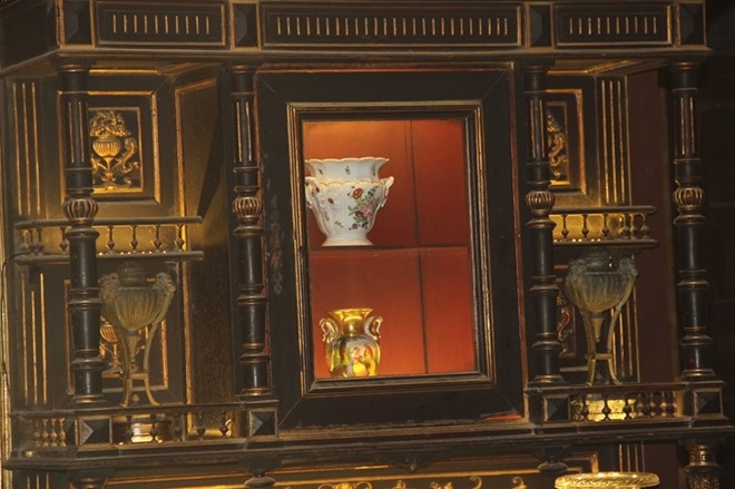 Nhiều cổ vật quý giá được trưng bày bên trong cung An Định.