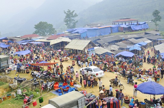 Chợ phiên vùng cao Lào Cai là nơi hội tụ nhiều nét văn hóa, trong đó có văn hóa ẩm thực Tây Bắc.