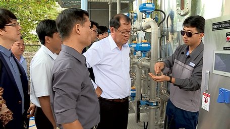 Đoàn trung tâm Nước sạch và Vệ sinh môi trường tỉnh Vĩnh Long tiếp nhận Thiết bị hệ thống xử lý nước sạch