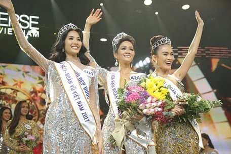 Giây phút đăng quang của top 3 cuộc thi Hoa hậu Hoàn vũ Việt Nam 2017