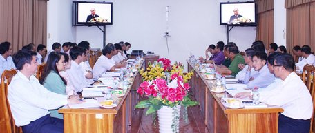 Các đại biểu tại điểm cầu tỉnh Vĩnh Long tham dự hội nghị trực tuyến