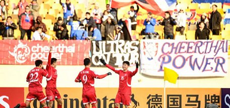 Các cầu thủ U.23 Triều Tiên ăn mừng bàn thắng vào lưới Thái Lan. 