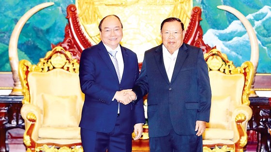 Thủ tướng Nguyễn Xuân Phúc chào xã giao Tổng Bí thư, Chủ tịch nước Lào Bounnhang Vorachith