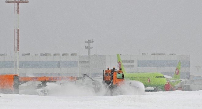TASS dẫn thông tin từ trung tâm thời tiết Moscow cho hay, lượng tuyết rơi trong những ngày qua đạt mốc 62 cm, kỷ lục trong vòng 100 năm qua. 