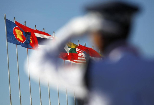 Ngoại trưởng các nước ASEAN đang nhóm họp tại Singapore - Ảnh: REUTERS