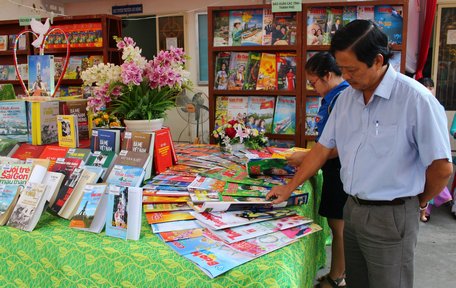 Hội Báo Xuân có gần 500 ấn phẩm Xuân, tạp chí về Đảng Cộng sản Việt Nam, Chủ tịch Hồ Chí Minh, văn hóa, phong tục ngày tết