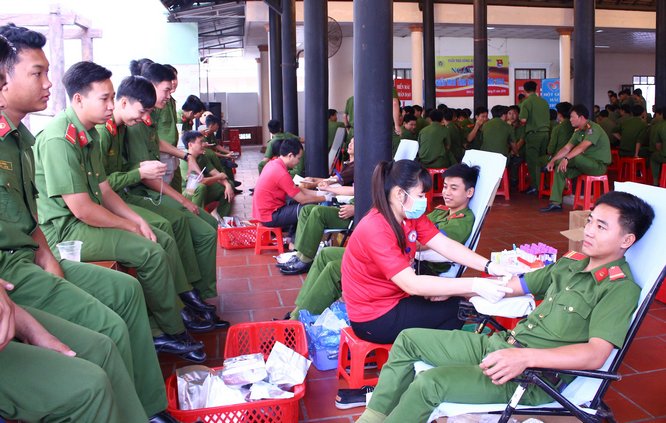 Xuân tình nguyện, Đoàn Thanh niên Công an tỉnh tổ chức nhiều hoạt động như: hiến máu tình nguyện, ra quân giữ gìn trật tự xã hội, an toàn giao thông…