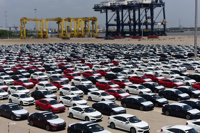 Theo cam kết về Hiệp định ATIGA, thuế suất xuất nhập khẩu xe hơi của Việt Nam giảm từ 30% năm 2017 về 0% năm 2018 - Ảnh: NHƯ BÌNH