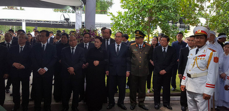 Lãnh đạo Đảng và Nhà nước có mặt tại lễ an táng cố Thủ tướng Phan Văn Khải tại nhà riêng - Ảnh: VIỄN SỰ