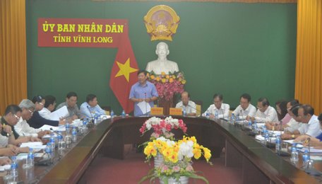 Bí thư Tỉnh ủy- Trần Văn Rón chỉ đạo tại cuộc họp chiều 22/3.