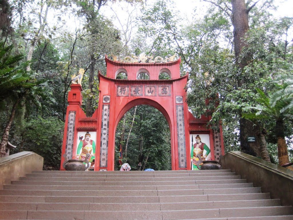 Khu di tích lịch sử đền Hùng là nơi người Việt Nam nào cũng mong một lần đến bái vọng.