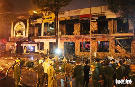 Khung cảnh tan hoang quán nướng BBQ Vinh, đường Trần Phú, TP Vinh sau vụ nổ lớn - Ảnh: DOÃN HÒA