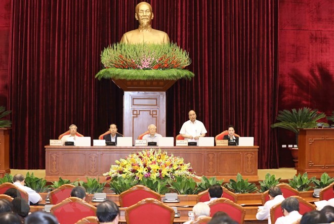 Thủ tướng Nguyễn Xuân Phúc điều hành phiên thảo luận ngày 8/5. (Ảnh: Phương Hoa/TTXVN)