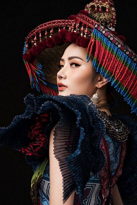 Người đẹp Diệu Linh trong bộ trang phục Sơn nữ HMông - Ảnh: Rin Trần
