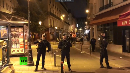 Cảnh sát Pháp phong tỏa hiện trường vụ tấn công. Ảnh: RT.