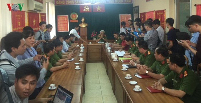 Theo Thiếu tướng Phan Anh Minh, trong quá trình điều tra vụ án, Phó trưởng Công an quận 3 Trần Thị Kim Lý là người đã phát hiện ra một băng nhóm có một số đối tượng từng bị bắt ở các quận: Tân Bình, 12 và huyện Hóc Môn. (Ảnh: Tiến Dũng)