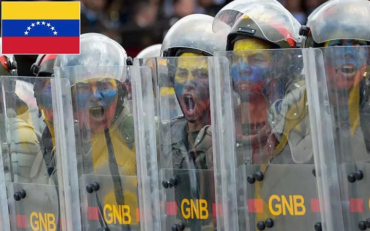 Thứ 45: Venezuela – Ngân sách quốc phòng: 4 tỷ USD; Tổng số quân nhân: 123.000; Tổng số máy bay chiến đấu: 280; Xe tăng: 696; Xe chiến đấu thiết giáp: 700; Tàu hải quân: 50; Tàu khu trục: 0; Tàu ngầm: 2; Chỉ số sức mạnh: 0,7641.