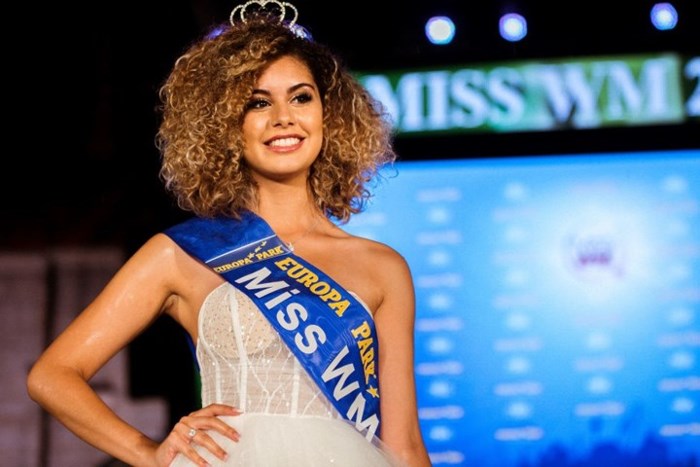 Dung nhan thí sinh Zoe Brunet, người đoạt ngôi vị cao nhất tại cuộc thi Miss World Cup 2018.