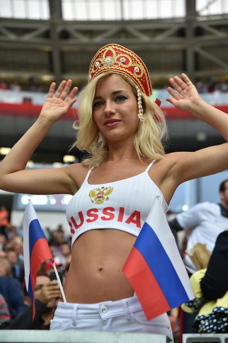 Nước Nga quả không hổ danh là “miền gái đẹp”, khi mà các fans nữ của xứ bạch dương luôn hấp dẫn khó cưỡng