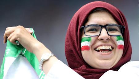 Còn đây là phút cổ vũ cuồng nhiệt của nữ cổ động viên Iran trong trận gặp Morocco