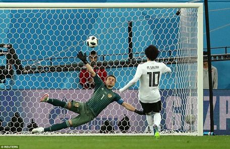 Salah trở lại và ghi bàn, nhưng không thể giúp Ai Cập thoát khỏi thất bại.