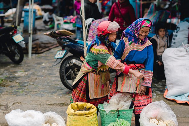  Chợ Bắc Hà nằm ngay trung tâm thị trấn. Đây vốn là nơi trao đổi, mua bán của bà con dân tộc thiểu số, chủ yếu là người dân tộc Mông, Dao đỏ từ khắp các bản làng xung quanh kéo về. (Ảnh: Minh Sơn/Vietnam+)
