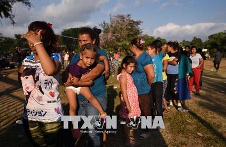 Người di cư di chuyển tới khu vực biên giới Mexico - Mỹ bang Oaxaca, Mexico ngày 3/4. Ảnh: AFP/TTXVN.