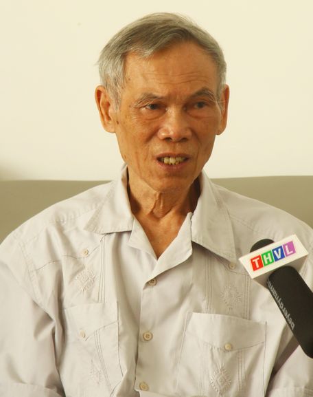 Ông Trương Đình Tuyển trao đổi với báo chí tỉnh Vĩnh Long