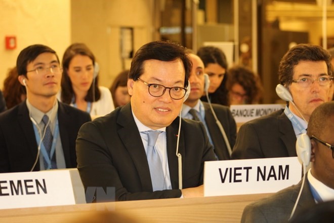 Đại sứ Dương Chí Dũng tại một phiên họp của Hội đồng Nhân quyền LHQ ở Geneva. (Ảnh: TTXVN phát)