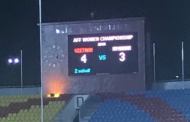 Bảng tỉ số chiến thắng 4-3 của đội tuyển nữ VN trước Myanmar - Ảnh: AFF