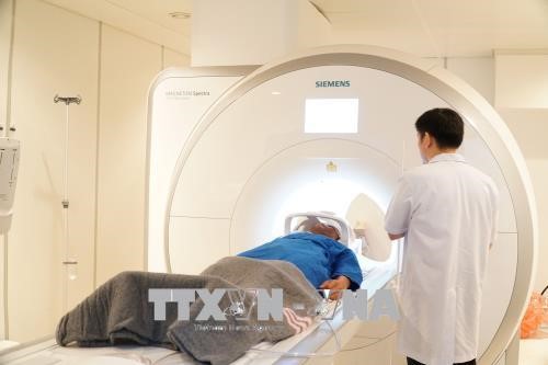 Máy chụp MRI phục vụ người dân tại Bệnh viện quận Thủ Đức, TP Hồ Chí Minh. Ảnh: Phương Vy/TTXVN