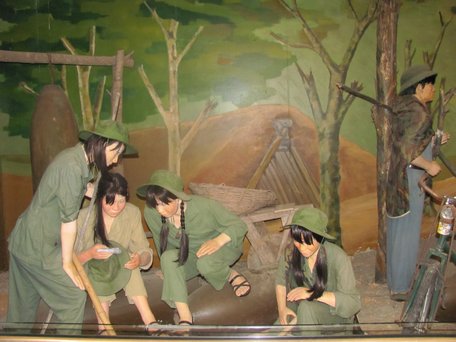 Tái hiện cảnh 10 nữ thanh niên xung phong ở ngã ba Đồng Lộc.