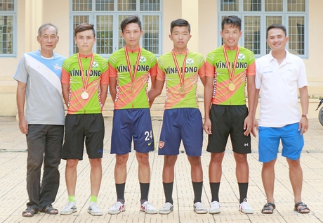  Đội nam Vĩnh Long giành HCV đồng đội tính giờ 4km.