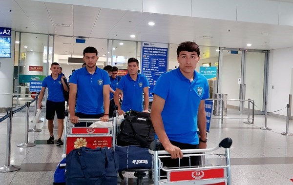 U23 Uzbekistan đặt chân đến Hà Nội. (Nguồn: VFF)