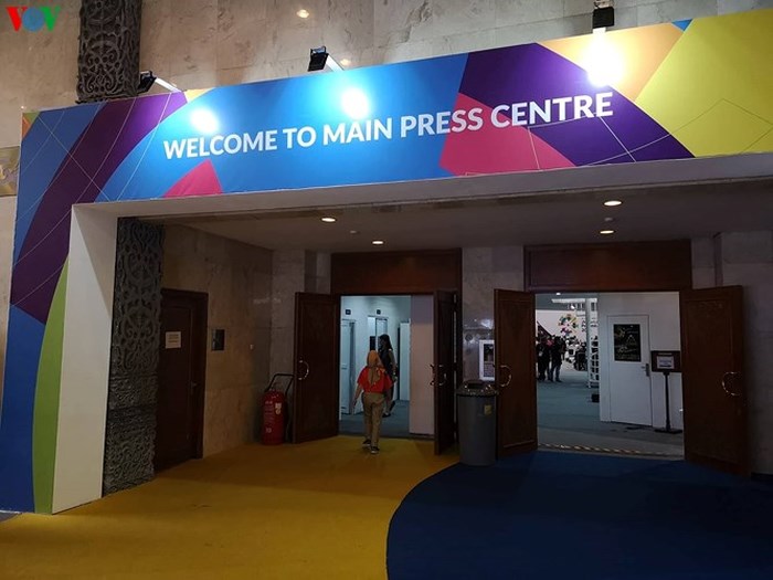 Cổng chào dẫn vào Trung tâm báo chí (Main Press Centre)