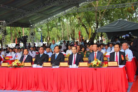 Các đồng chí lãnh đạo, nguyên lãnh đạo Đảng, Nhà nước tham dự lễ kỷ niệm.