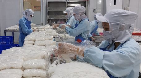 Cơ sở Bún- Bánh phở Ba Khánh mạnh dạn đưa máy móc, thiết bị tiên tiến vào sản xuất mang lại hiệu quả.