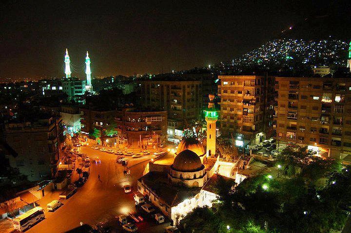 Hình ảnh thủ đô Damascus của Syria về đêm.