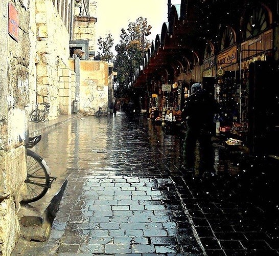 Phố nhỏ lát gạch ở Damascus.