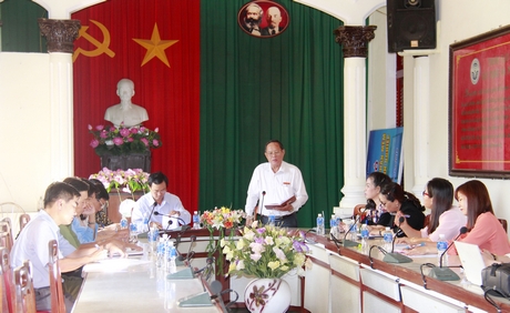 Đồng chí Nguyễn Bách Khoa- Ủy viên Thường vụ Tỉnh ủy, Trưởng Ban Tuyên giáo Tỉnh ủy- định hướng báo chí trong tháng 9/2018.