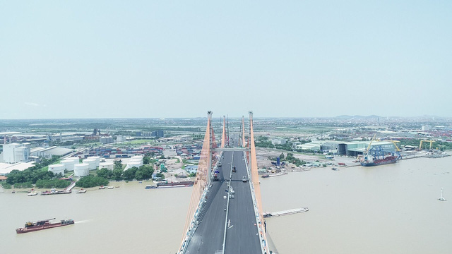 Cầu được thiết kế 3 trụ tháp là 3 chữ H, biểu tượng kết nối 3 thành phố kinh tế trọng điểm phía bắc là Hà Nội, Hải Phòng và Hạ Long (Quảng Ninh).